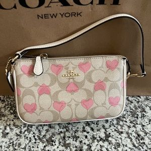 Coach Nolita 19 bag in signature canvas with heart print❤️❤️